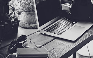 围绕蜂鸟影院的实际使用感想：界面设计、播放流畅度与操作习惯分析（整理版）